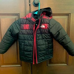 Boys The North Face Reversible Jacket size 4t